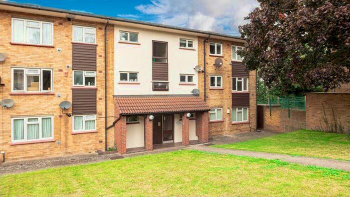 2 Bedroom Flat To Rent In Sunderland Close, Rochester, ME1