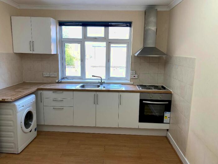 2 Bedroom Flat To Rent In Kingston Road, Wimbledon Chase, SW20