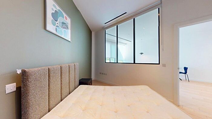 1 Bedroom Flat To Rent In Great West Road, Brentford, TW8