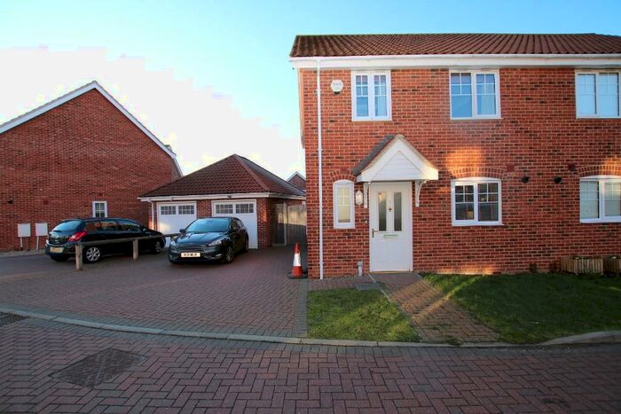 3 Bedroom Semi-Detached House To Rent In Monarch Close, Wymondham, Norfolk, NR18