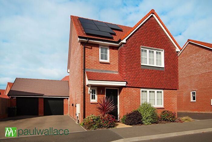 3 Bedroom Detached House For Sale In Silver Birch Close, West Cheshunt, EN7