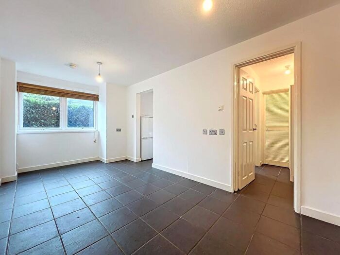 Apartment To Rent In Harlequin Court, Newport Road, Roath, Cardiff, CF24