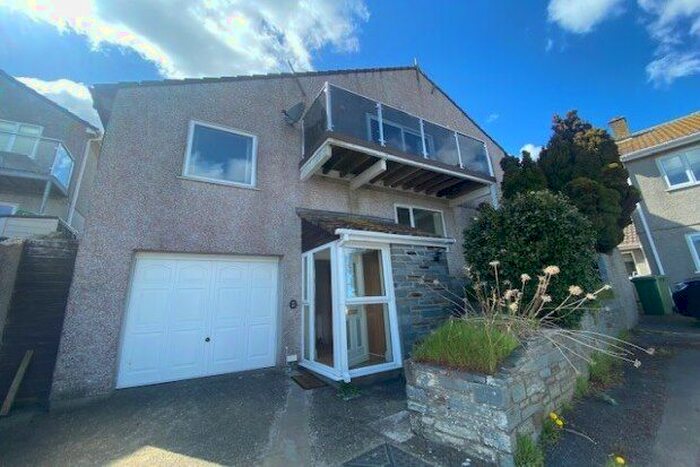 3 Bedroom Property To Rent In Newlyn, Penzance, TR18