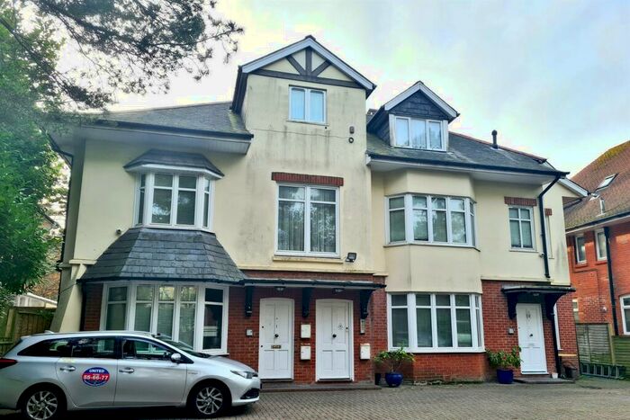 3 Bedroom Flat To Rent In Bournemouth, BH1