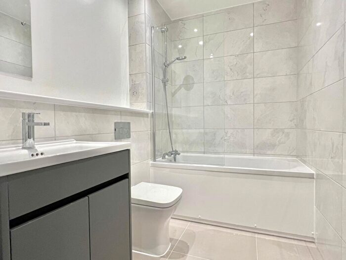 3 Bedroom Flat To Rent In Southampton Street, RG1