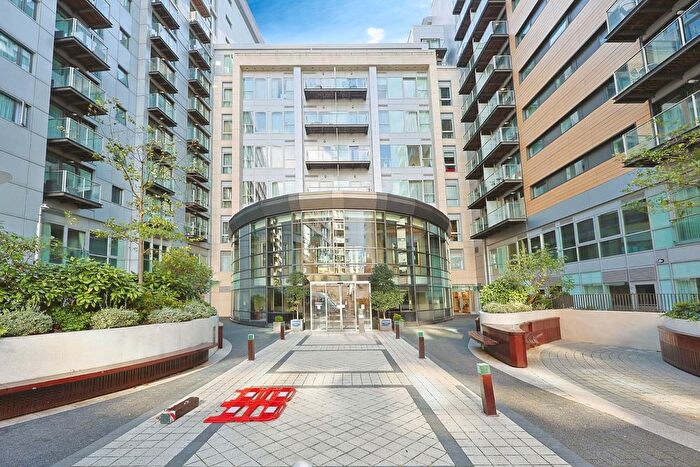 1 Bedroom Flat For Sale In Queenstown Road, London, SW11