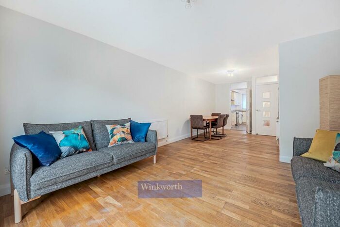 4 Bedroom Terraced House To Rent In Canterbury Place, SE17