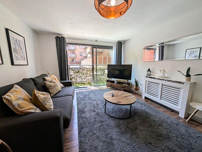 2 Bedroom Flat To Rent In Madison Square, Liverpool, L1