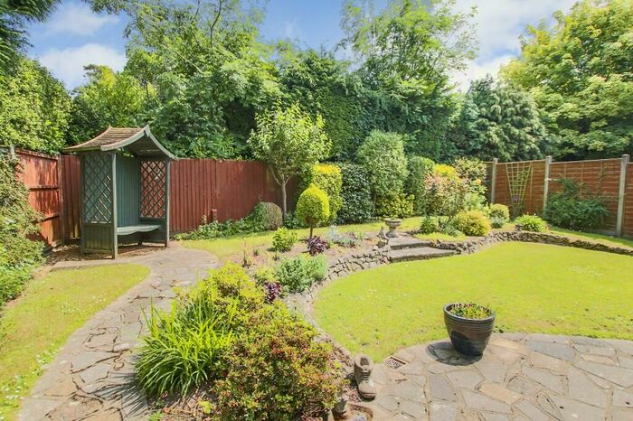 4 Bedroom Detached House For Sale In Lowdells Drive, East Grinstead, West Sussex, RH19
