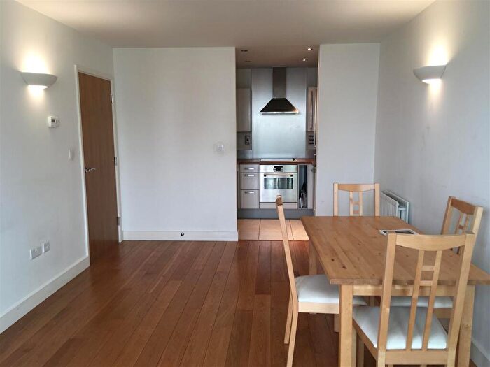 1 Bedroom Apartment To Rent In Elektron Tower, Blackwall Way, London, E14