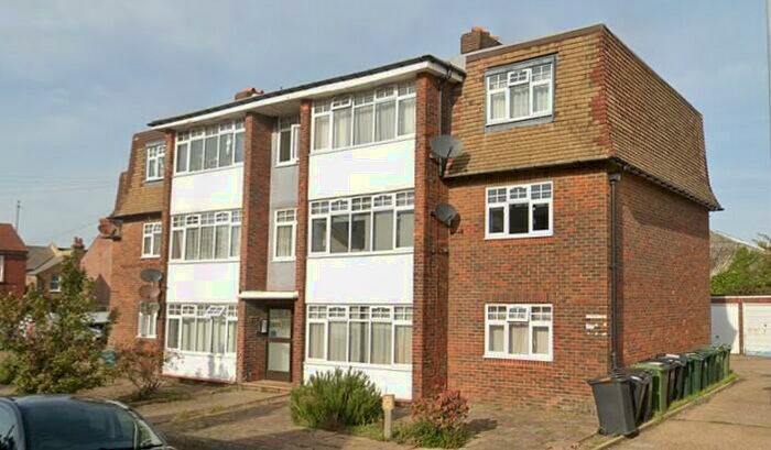 2 Bedroom Flat To Rent In Firle Road, Eastbourne, East Sussex, BN22