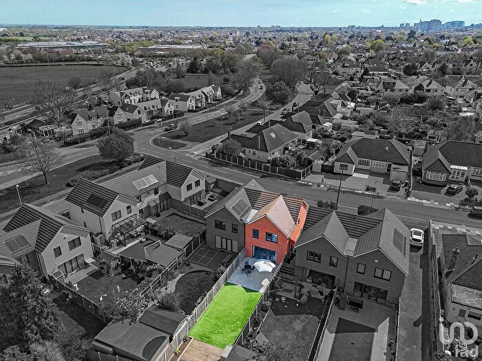3 Bedroom Semi-Detached House For Sale In Somerton Avenue, Westcliff-On-Sea, SS0