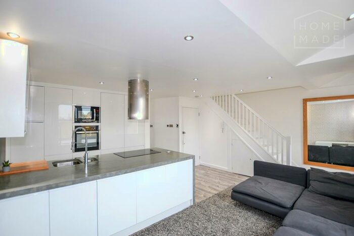 2 Bedroom Flat To Rent In Charlton Church Lane, Charlton, SE7