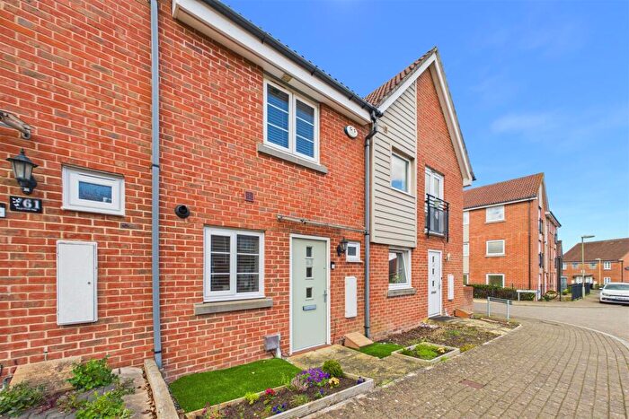 2 Bedroom Terraced House For Sale In Englefield Way, Basingstoke, RG24