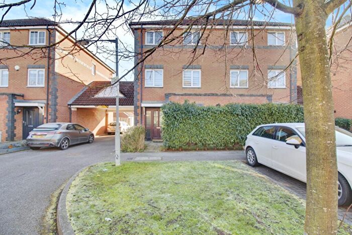 4 Bedroom Town House For Sale In Kenyon Place, Welwyn Garden City, AL7