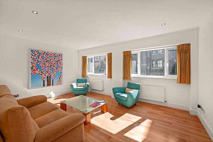 2 Bedroom Flat For Sale In St. Martin's Lane, Charing Cross, WC2N