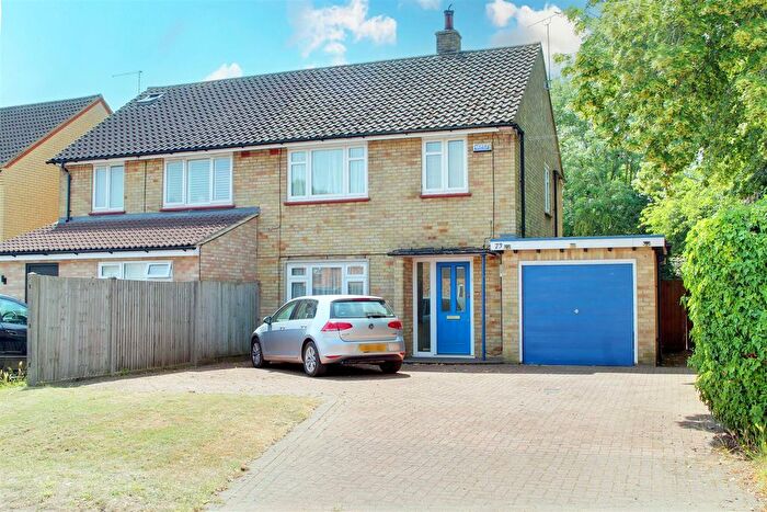 3 Bedroom Semi-Detached House For Sale In Dellsome Lane, Welham Green, AL9