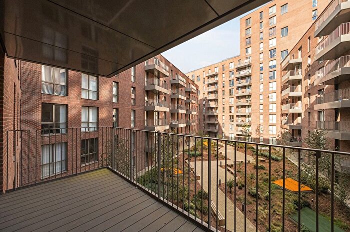 2 Bedroom Flat To Rent In Hurst Street, Birmingham, West Midlands, B5