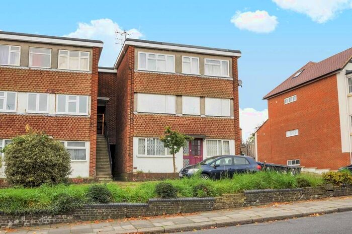 2 Bedroom Flat To Rent In Colney Hatch Lane, London, N10