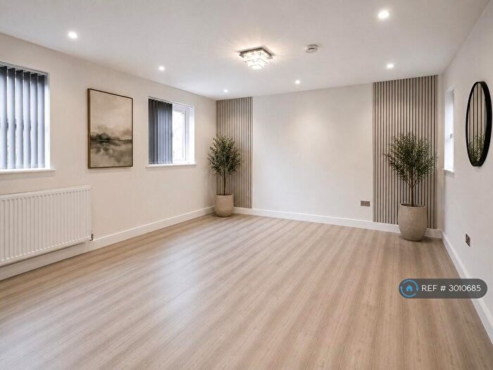5 Bedroom Detached House To Rent In Woodhouse Court, Milton Keynes, MK14