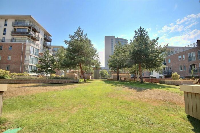 2 Bedroom Flat To Rent In Cross Street, Portsmouth, PO1