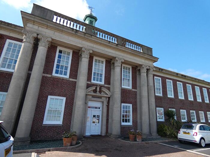 2 Bedroom Duplex To Rent In Queens Manor, FY8