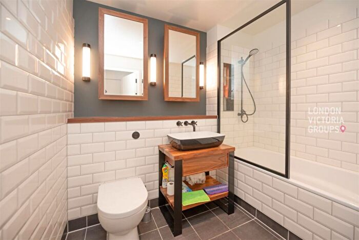 2 Bedroom Apartment To Rent In Merino Gardens, London, E1W