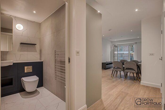1 Bedroom Flat To Rent In Eden Place, London, E16