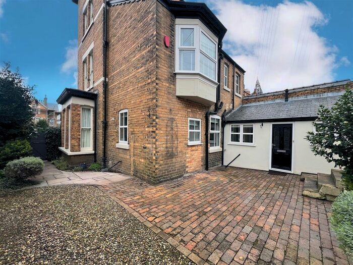 3 Bedroom Maisonette To Rent In Trinity Road, Scarborough, YO11