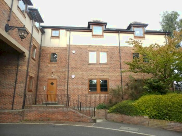 2 Bedroom Flat To Rent In Highfield Court, Dewsbury Road, Ossett, WF5