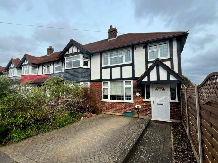 3 Bedroom End Of Terrace House To Rent In Limes Avenue, Carshalton, SM5