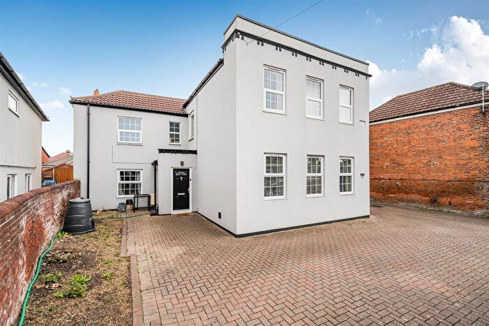 5 Bedroom Detached House For Sale In Brockhurst Road, Gosport, PO12