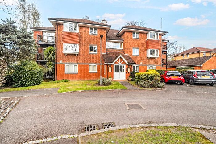 2 Bedroom Flat For Sale In Masefield Gardens Crowthorne, RG45