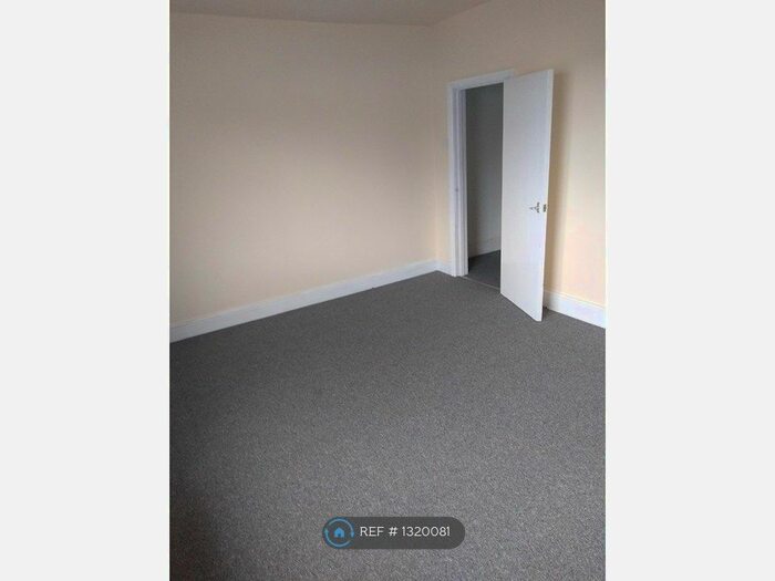 2 Bedroom Flat To Rent In First Floor Welholme Road, Grimsby DN32