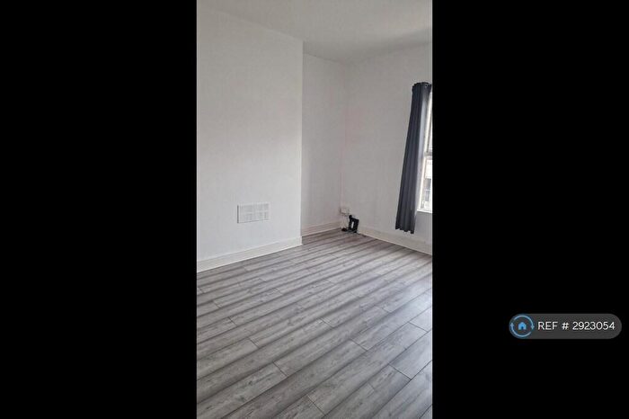 2 Bedroom Flat To Rent In Coltman Street, Hull, HU3