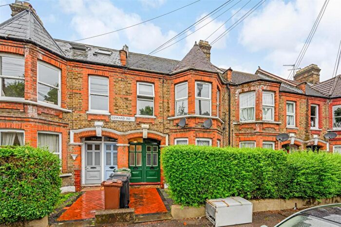 2 Bedroom Flat To Rent In Edward Road, Walthamstow, E17