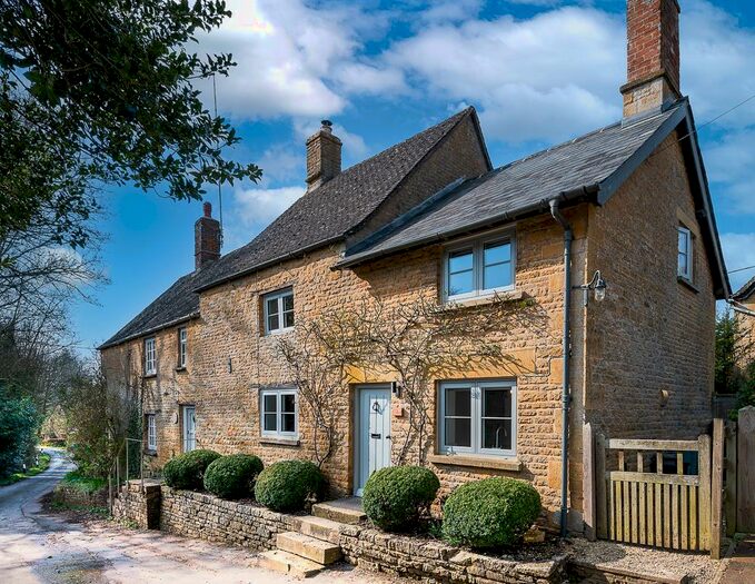 3 Bedroom Cottage For Sale In Taston, OX7