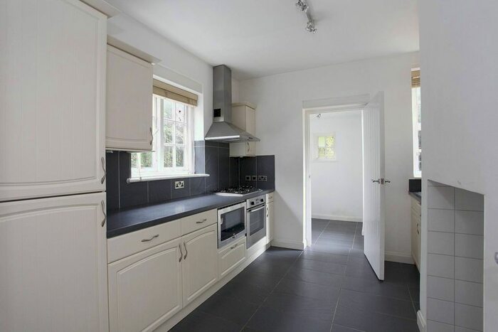 3 Bedroom Property To Rent In Asmuns Hill, Hampstead Garden Suburb, London, NW11