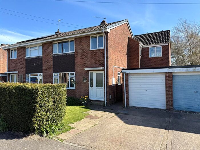 4 Bedroom Semi-Detached House For Sale In Lambourne Avenue, Huntley, GL19