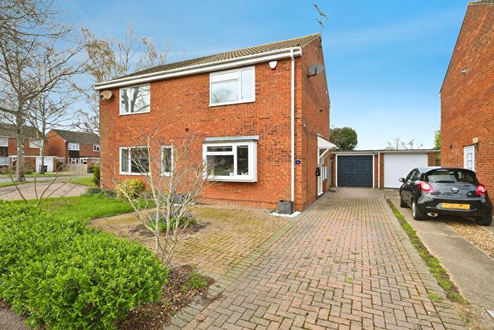 2 Bedroom Semi Detached House For Sale In Brooksfield, Welwyn Garden City, AL7
