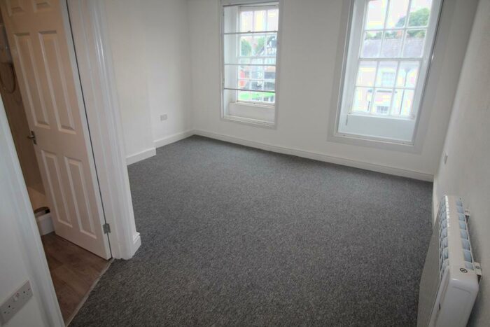 Flat To Rent In High Street, Bromsgrove, Worcestershire, B61