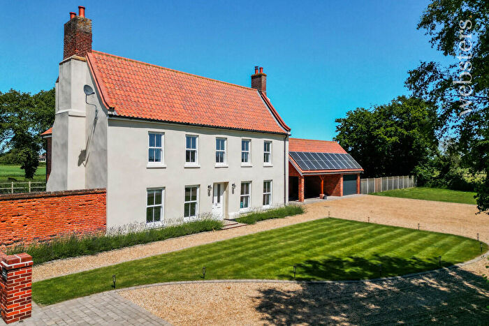 4 Bedroom Detached House For Sale In Laurels Farmhouse, NR29