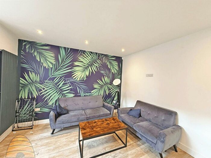 4 Bedroom Semi-Detached House To Rent In Ashfield Road, Manchester, M13