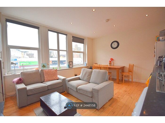 4 Bedroom Flat To Rent In Tooting High Street, London, SW17
