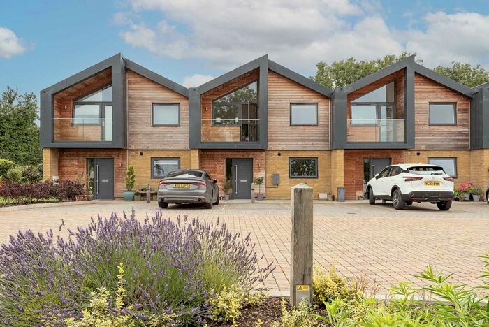 3 Bedroom Property To Rent In Wilstone Wharf, Wilstone, HP23