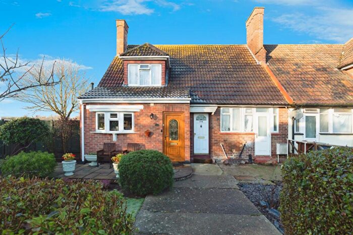 1 Bedroom End Of Terrace House For Sale In Keir Hardie Way, Barking, IG11