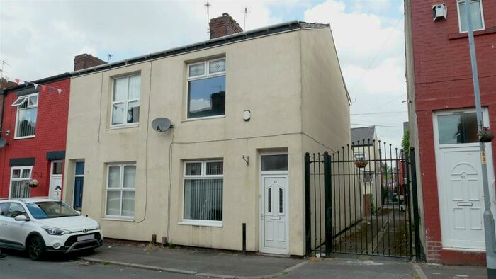 2 Bedroom Terraced House To Rent In Gordon Street, Abbey Hey, Manchester, M18