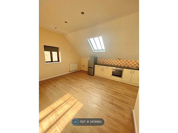 1 Bedroom Flat To Rent In West End, Witney, OX28