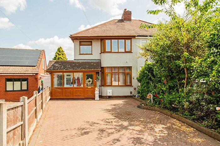 4 Bedroom Semi-detached House For Sale In Rugeley Road, Burntwood, WS7