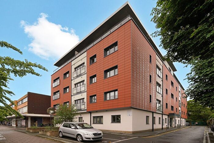 1 Bedroom Flat For Sale In London Road, Mitcham, CR4